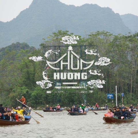 Trẩy hội Chùa Hương: Bến Đục - Suối Yến - Chùa Thiên Trù - Động Hương Tích