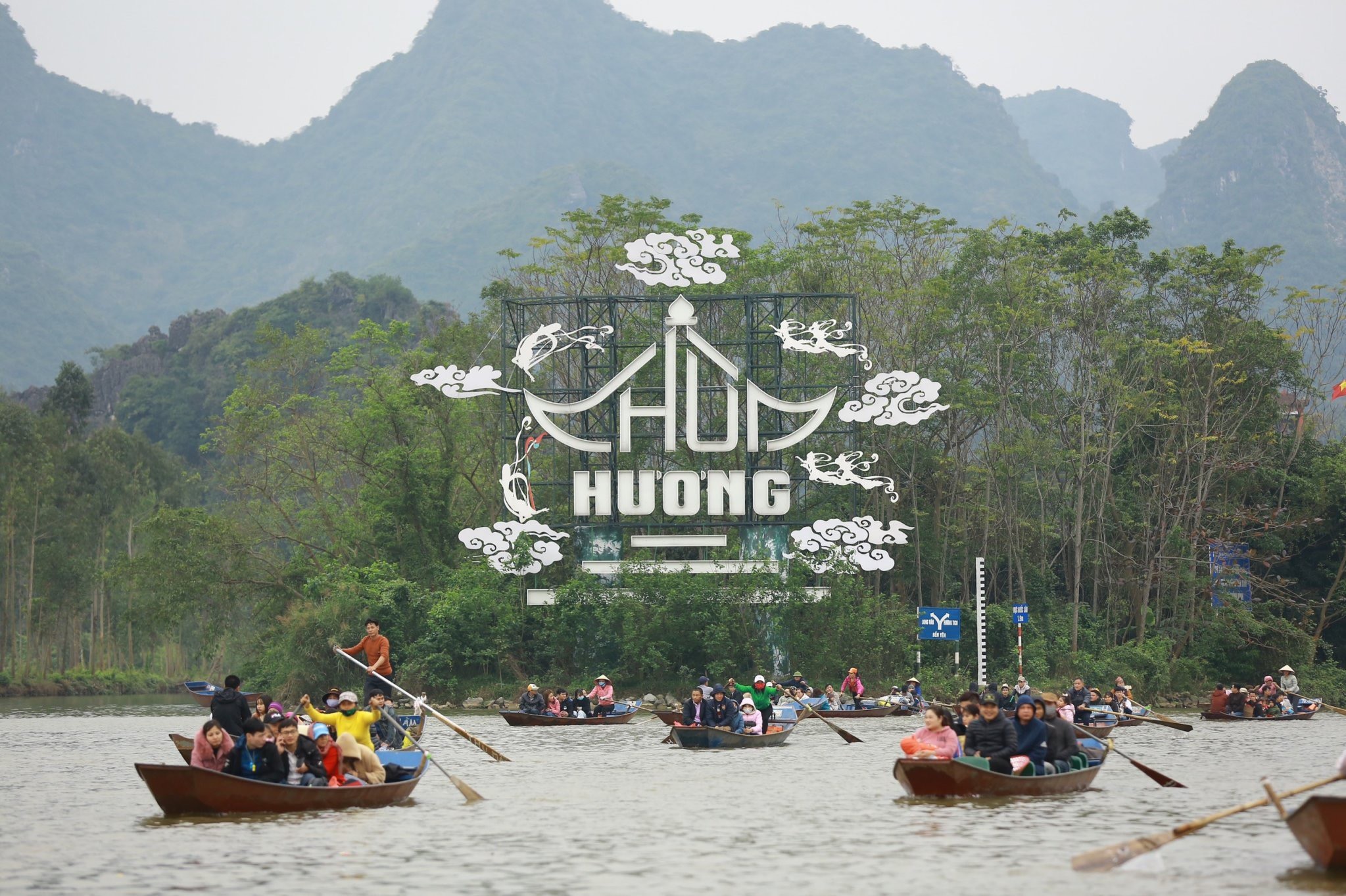Trẩy hội Chùa Hương: Bến Đục - Suối Yến - Chùa Thiên Trù - Động Hương Tích